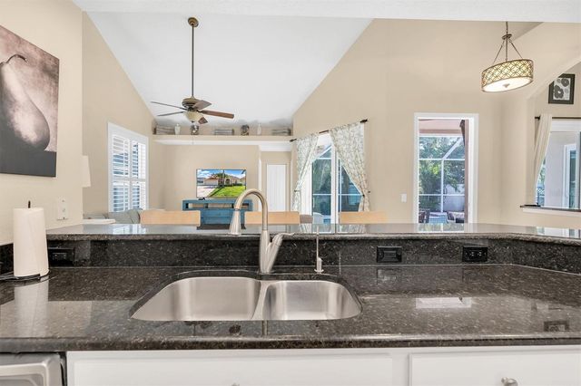 906 LANDMARK CIRCLE S, St Petersburg, FL 33715