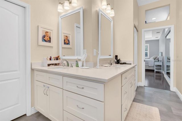 906 LANDMARK CIRCLE S, St Petersburg, FL 33715