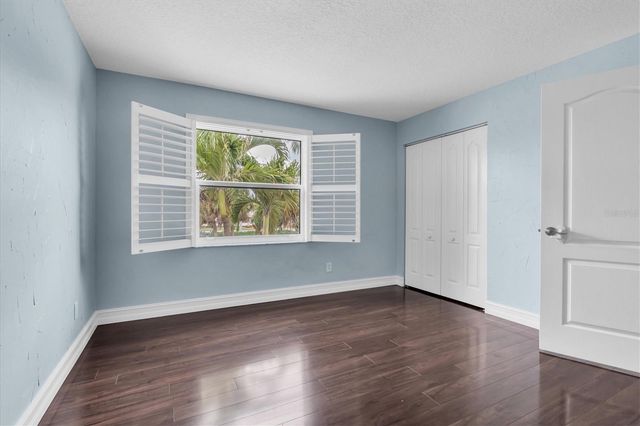 906 LANDMARK CIRCLE S, St Petersburg, FL 33715