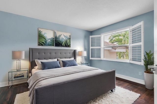 906 LANDMARK CIRCLE S, St Petersburg, FL 33715