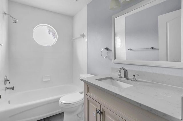 906 LANDMARK CIRCLE S, St Petersburg, FL 33715