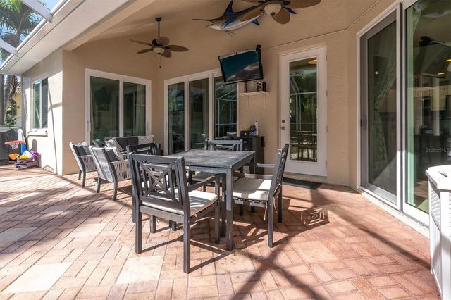 906 LANDMARK CIRCLE S, St Petersburg, FL 33715