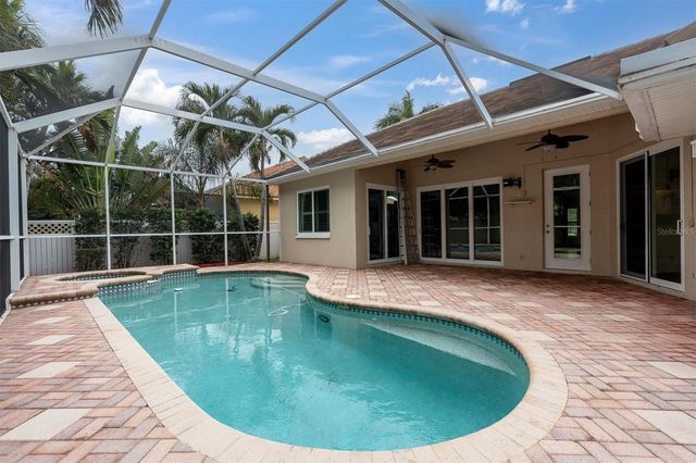 906 LANDMARK CIRCLE S, St Petersburg, FL 33715