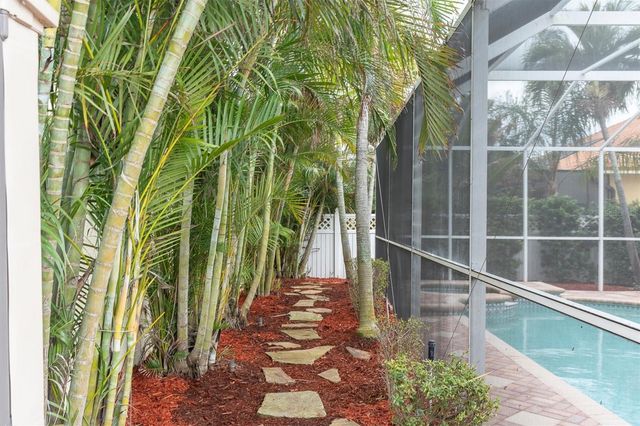 906 LANDMARK CIRCLE S, St Petersburg, FL 33715