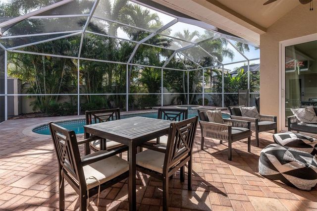 906 LANDMARK CIRCLE S, St Petersburg, FL 33715