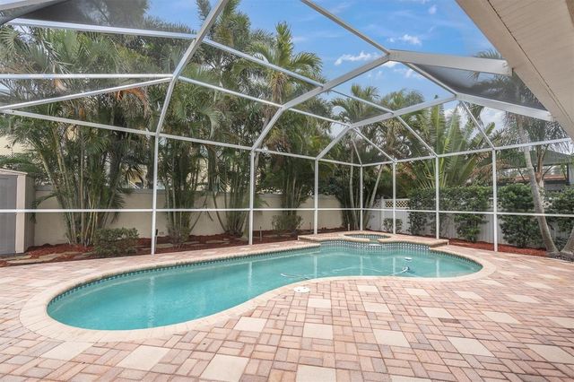 906 LANDMARK CIRCLE S, St Petersburg, FL 33715