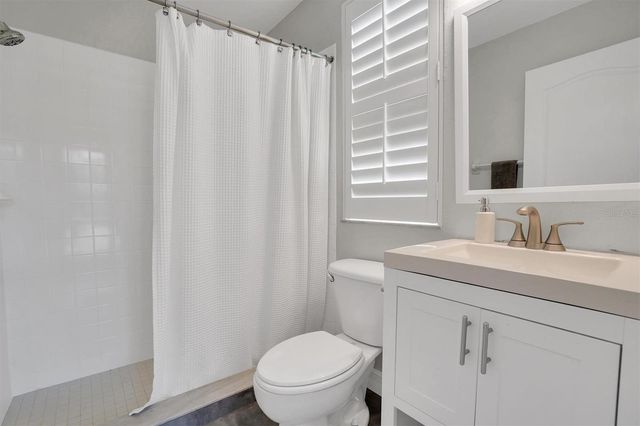 906 LANDMARK CIRCLE S, St Petersburg, FL 33715