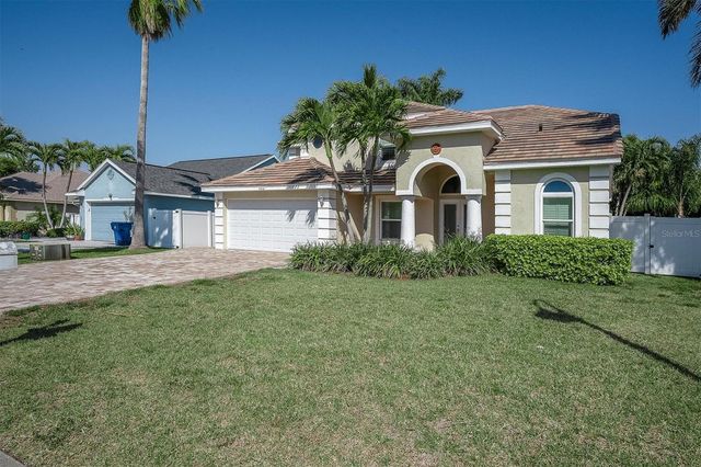 906 LANDMARK CIRCLE S, Tierra Verde, FL 33715