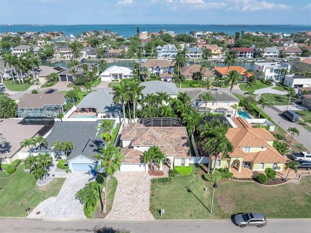 906 LANDMARK CIRCLE S, Tierra Verde, FL 33715