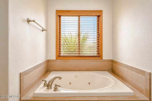 340 N Suntan Drive, Vail, AZ 85641
