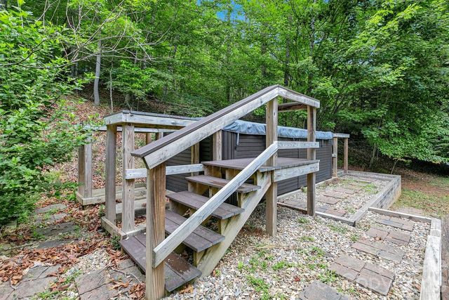 144 Lakeland Drive, Pisgah Forest, NC 28768