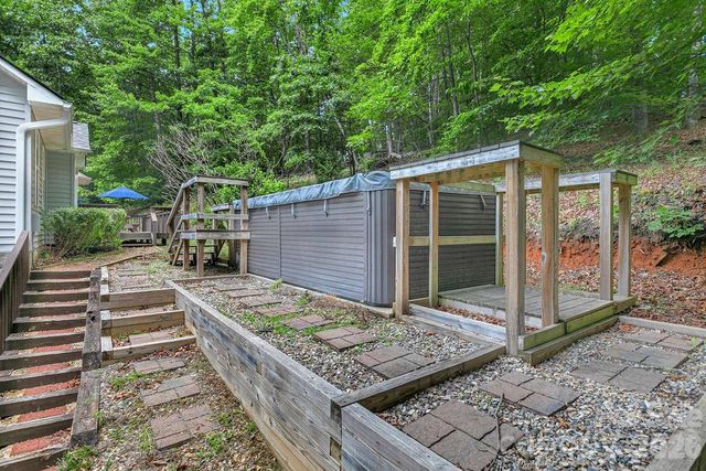 144 Lakeland Drive, Pisgah Forest, NC 28768