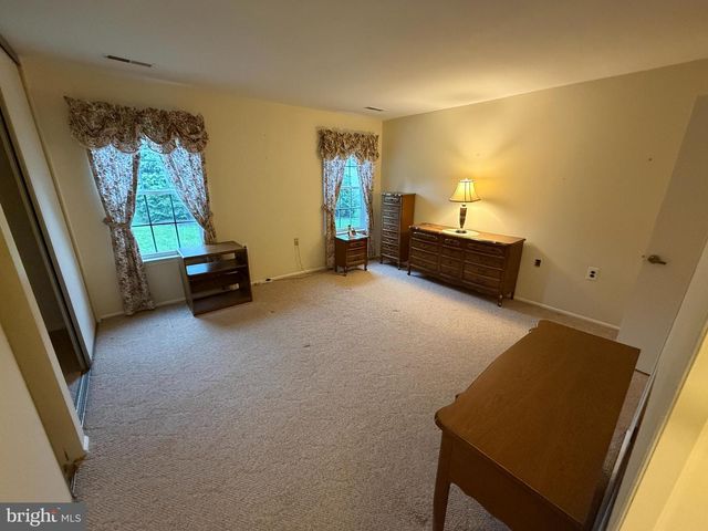 95 LAKEBRIDGE DR, Deptford, NJ 08096