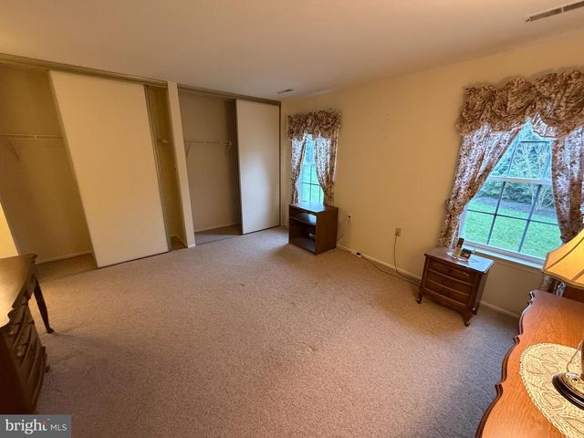 95 LAKEBRIDGE DR, Deptford, NJ 08096