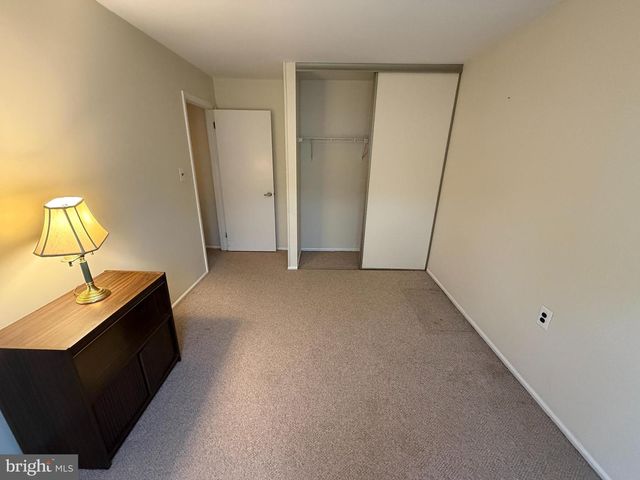 95 LAKEBRIDGE DR, Deptford, NJ 08096