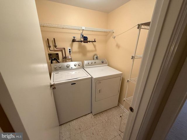 95 LAKEBRIDGE DR, Deptford, NJ 08096