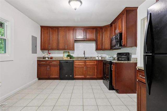250 Thomas Nelson LN, Williamsburg, VA 23185