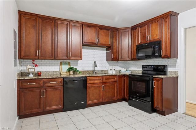 250 Thomas Nelson LN, Williamsburg, VA 23185