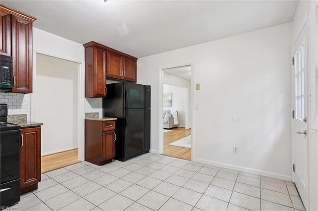 250 Thomas Nelson LN, Williamsburg, VA 23185