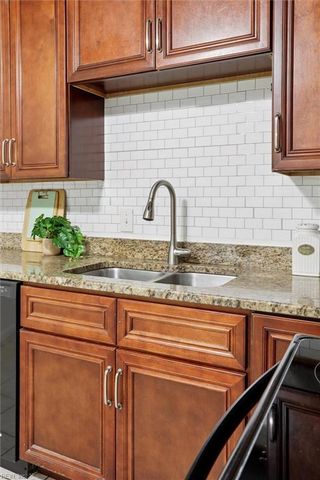 250 Thomas Nelson LN, Williamsburg, VA 23185