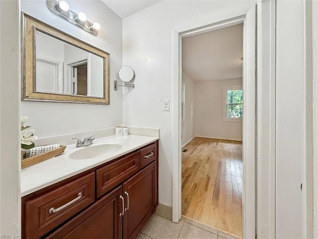 250 Thomas Nelson LN, Williamsburg, VA 23185