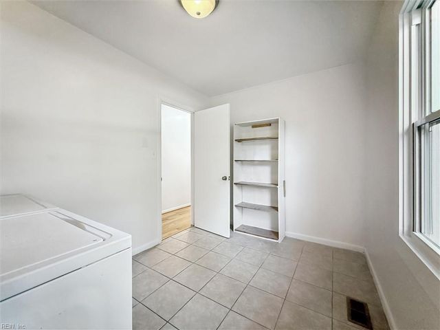 250 Thomas Nelson LN, Williamsburg, VA 23185