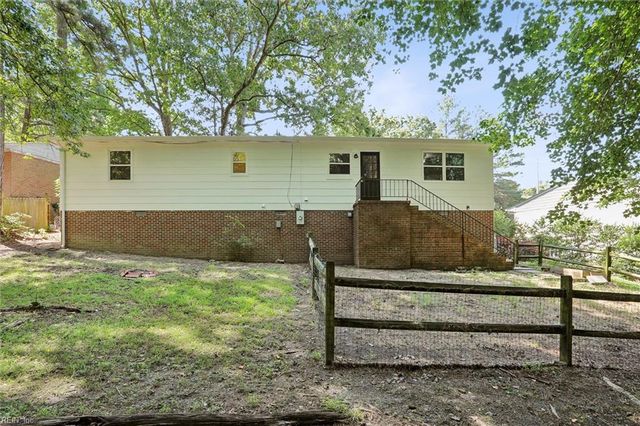 250 Thomas Nelson LN, Williamsburg, VA 23185