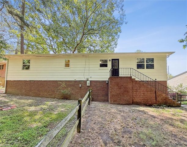 250 Thomas Nelson LN, Williamsburg, VA 23185