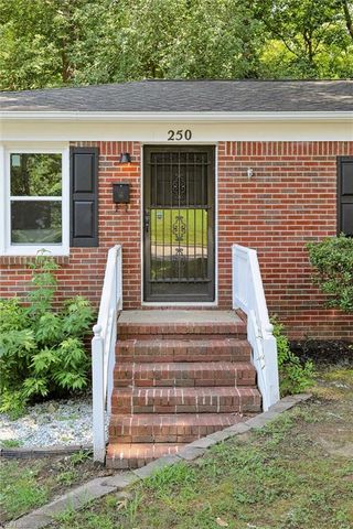 250 Thomas Nelson LN, Williamsburg, VA 23185