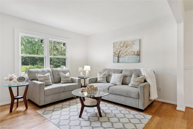 250 Thomas Nelson LN, Williamsburg, VA 23185