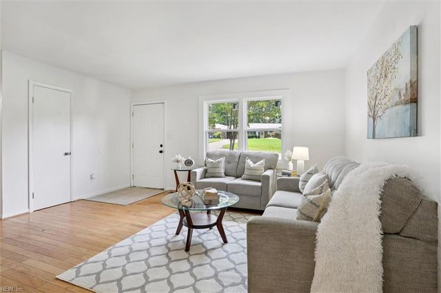 250 Thomas Nelson LN, Williamsburg, VA 23185