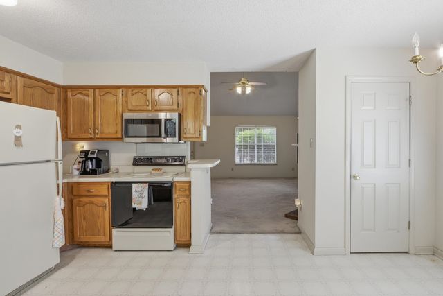 1842 BLACK BEAR CIR E, Cordova, TN 38016