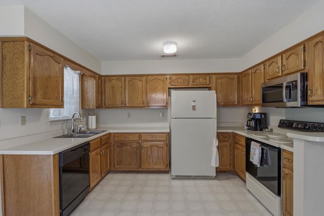 1842 BLACK BEAR CIR E, Cordova, TN 38016