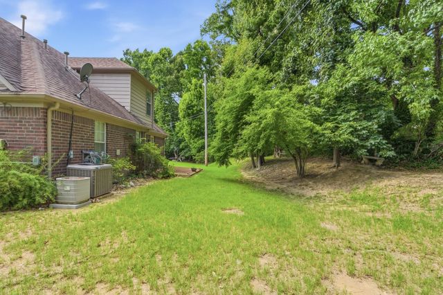 1842 BLACK BEAR CIR E, Cordova, TN 38016