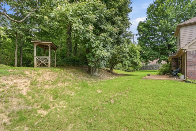 1842 BLACK BEAR CIR E, Cordova, TN 38016