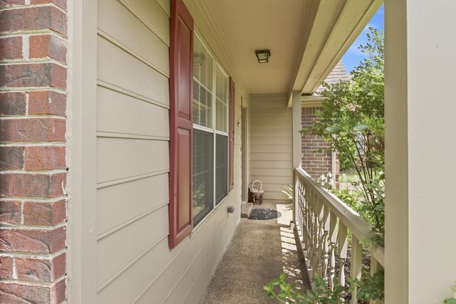 1842 BLACK BEAR CIR E, Cordova, TN 38016
