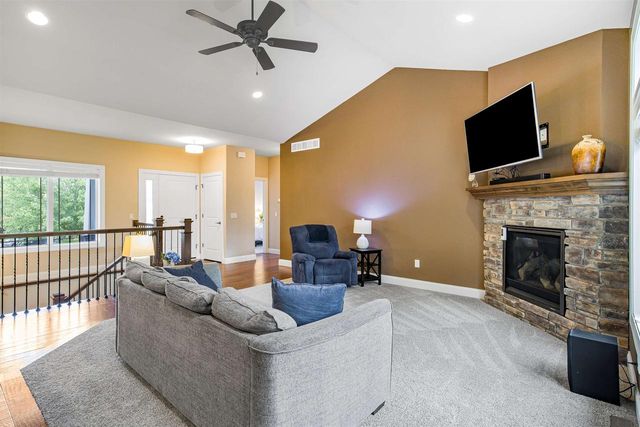 1009 Tara Lane, Waunakee, WI 53597