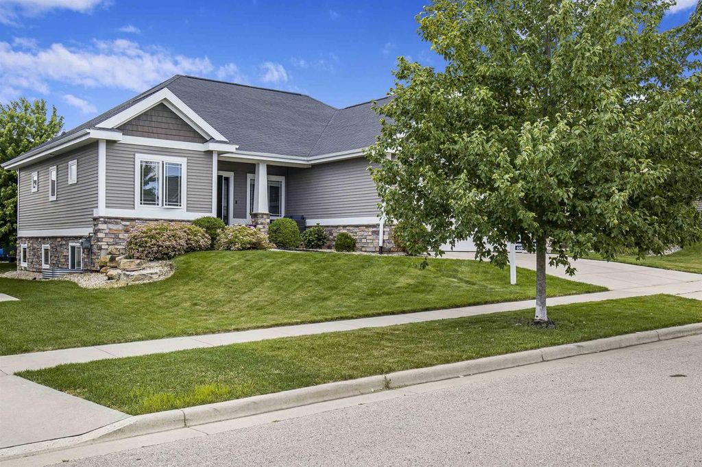 1009 Tara Lane, Waunakee, WI 53597