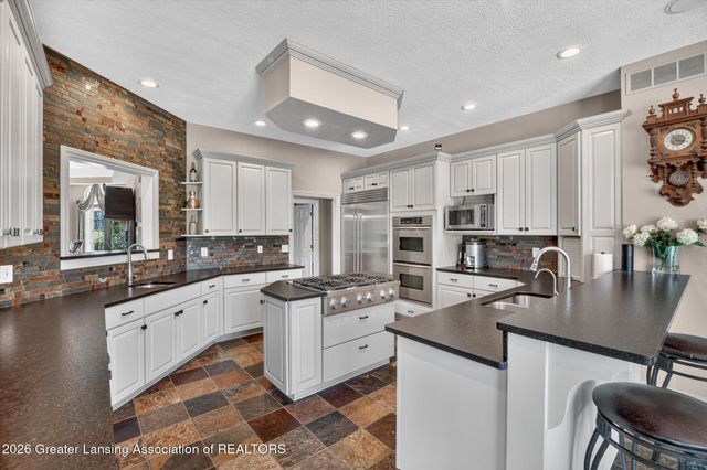 3945 Turnberry Lane, Okemos, MI 48864