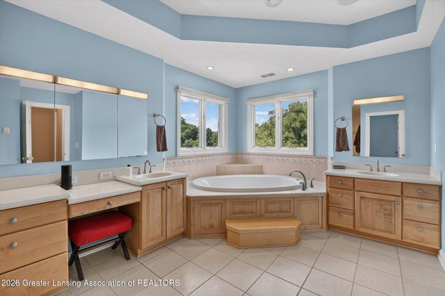 3945 Turnberry Lane, Okemos, MI 48864