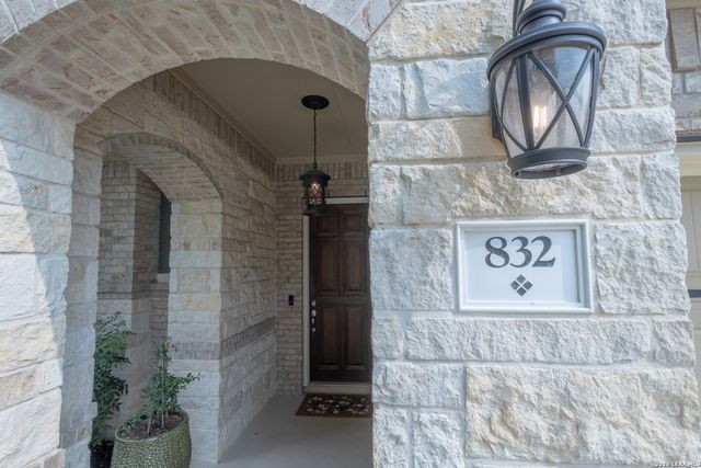 832 Silver Fox, Cibolo, TX 78108