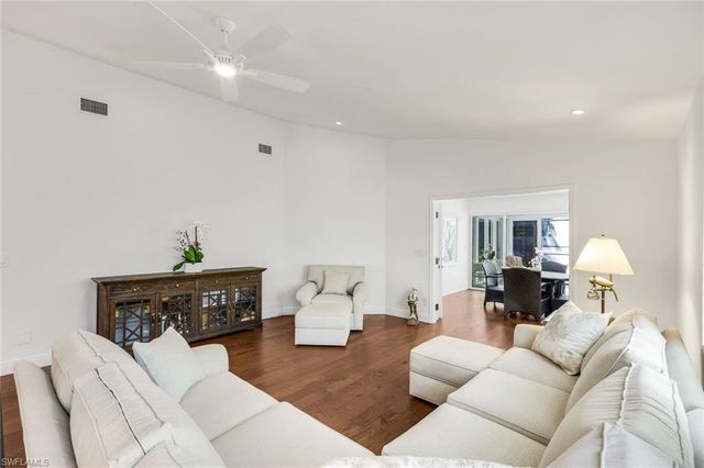 574 102nd AVE N, Naples, FL 34108