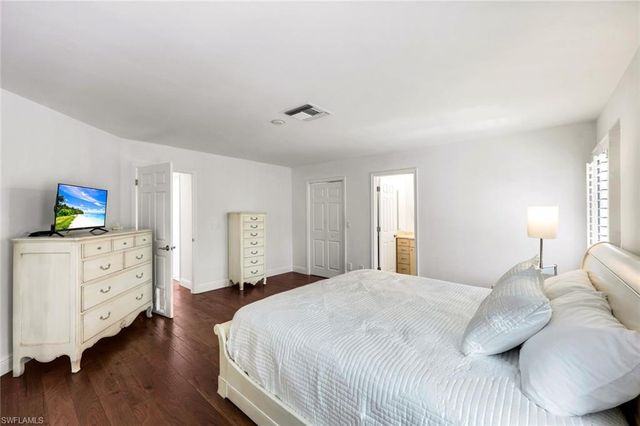 574 102nd AVE N, Naples, FL 34108