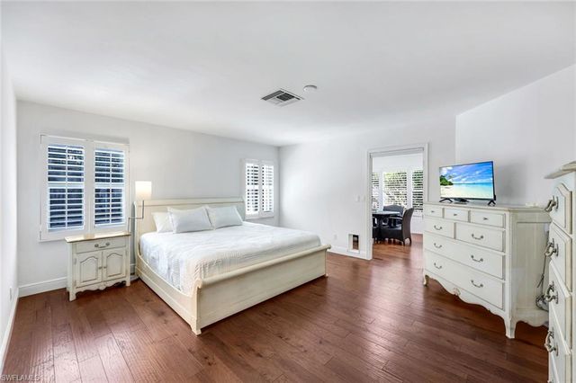 574 102nd AVE N, Naples, FL 34108