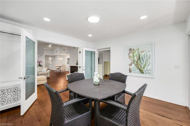 574 102nd AVE N, Naples, FL 34108