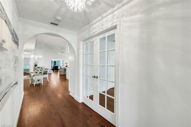 574 102nd AVE N, Naples, FL 34108