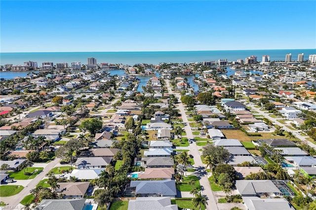 574 102nd AVE N, Naples, FL 34108