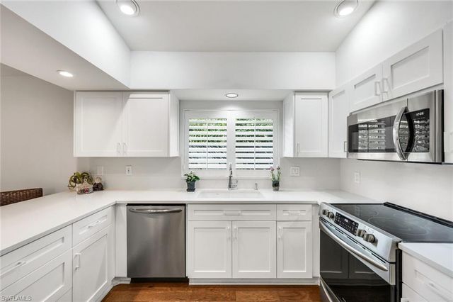 574 102nd AVE N, Naples, FL 34108