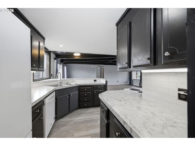 5268 FORSYTHIA Dr, Springfield, OR 97478