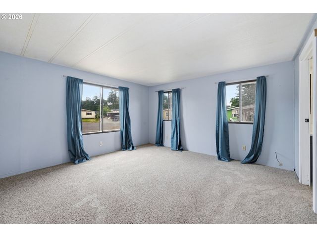5268 FORSYTHIA Dr, Springfield, OR 97478